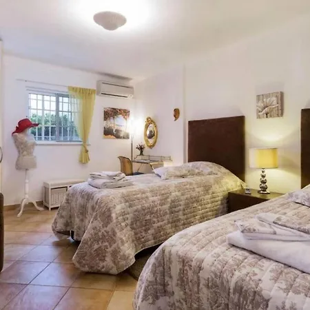 Vila Glamour With Private Pool, Garden And Ac 페라구도